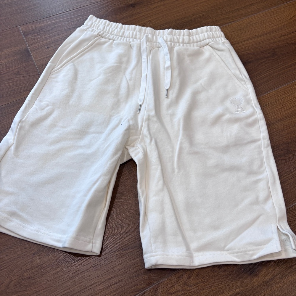 Ami white heart white Shorts unisex SZ L